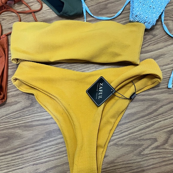 Bikini Bundle - Picture 3 of 9